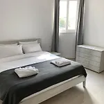 アパート Beachfront 9ten11 Maisonette W Terrace By Homely