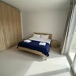 Beachfront 9ten11 Maisonette W Terrace By Homely Apartamento *