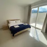 Beachfront 9ten11 Maisonette W Terrace By Homely Apartamento Is-Sellum