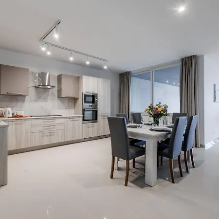 公寓 Beachfront 9ten11 Maisonette W Terrace By Homely