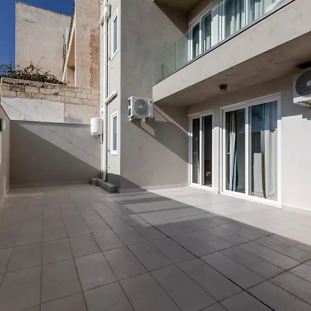 Beachfront 9ten11 Maisonette W Terrace By Homely Mellieha