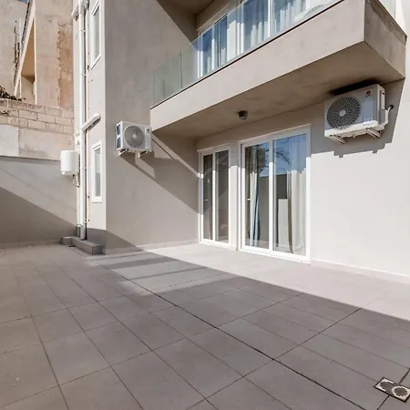 Beachfront 9ten11 Maisonette W Terrace By Homely 公寓