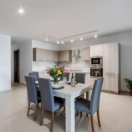 Beachfront 9ten11 Maisonette W Terrace By Homely Apartment Mellieha