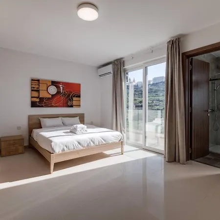 Beachfront 9ten11 Maisonette W Terrace By Homely Apartamento Is-Sellum