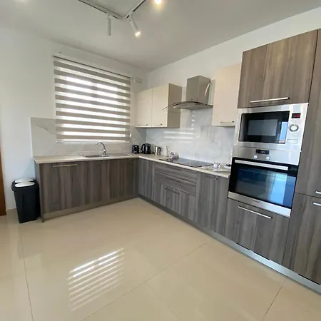 Lägenhet Beachfront 9ten11 Maisonette W Terrace By Homely Is-Sellum