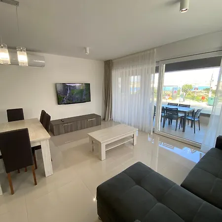 Lägenhet Beachfront 9ten11 Maisonette W Terrace By Homely