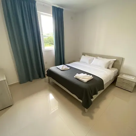 Beachfront 9ten11 Maisonette W Terrace By Homely * Is-Sellum