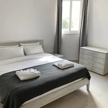 Daire Beachfront 9ten11 Maisonette W Terrace By Homely