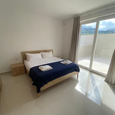 Beachfront 9ten11 Maisonette W Terrace By Homely Daire