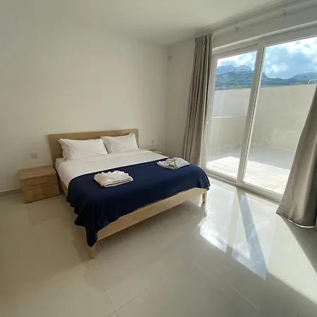 Beachfront 9ten11 Maisonette W Terrace By Homely Daire Is-Sellum