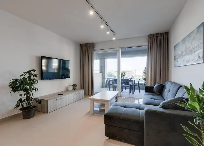 Beachfront 9ten11 Maisonette W Terrace By Homely Is-Sellum