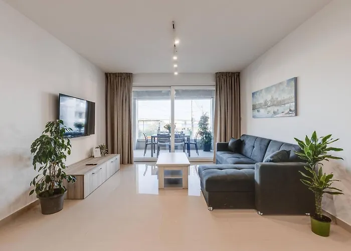 Lägenhet Beachfront 9ten11 Maisonette W Terrace By Homely *