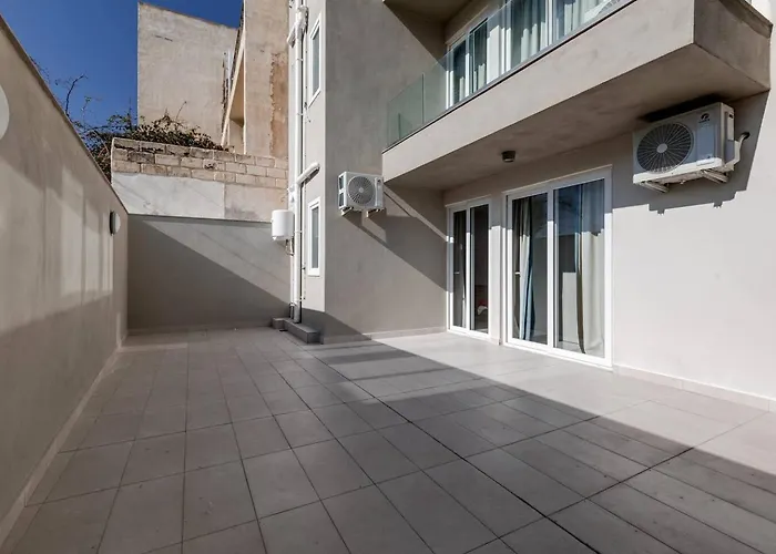 Beachfront 9ten11 Maisonette W Terrace By Homely Is-Sellum