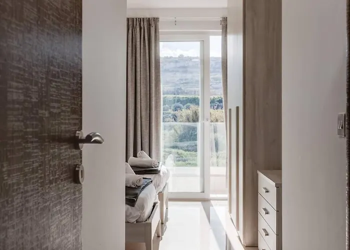 Beachfront 9ten11 Maisonette W Terrace By Homely Daire