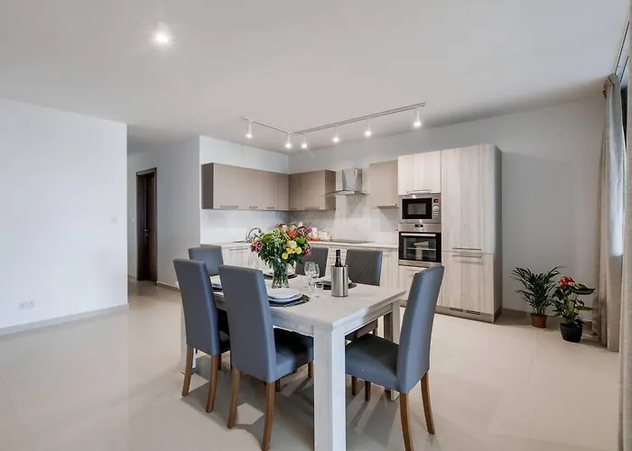 Beachfront 9ten11 Maisonette W Terrace By Homely Daire Is-Sellum