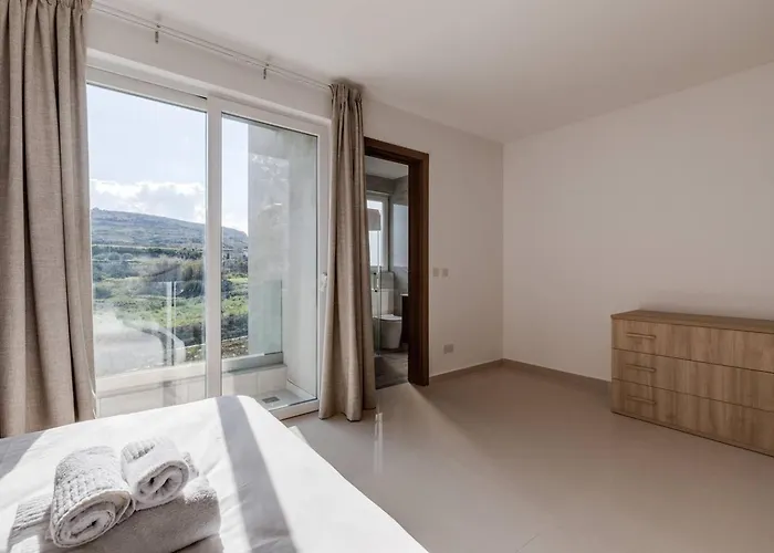 Beachfront 9ten11 Maisonette W Terrace By Homely Daire