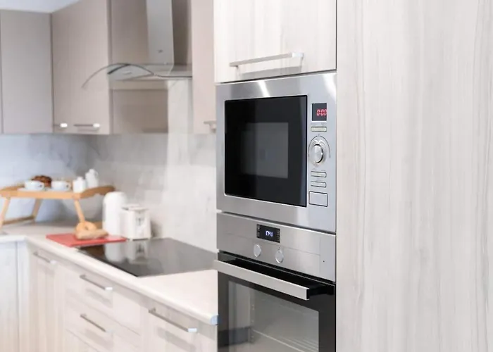 Beachfront 9ten11 Maisonette W Terrace By Homely Is-Sellum