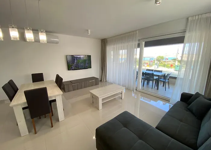 Lägenhet Beachfront 9ten11 Maisonette W Terrace By Homely