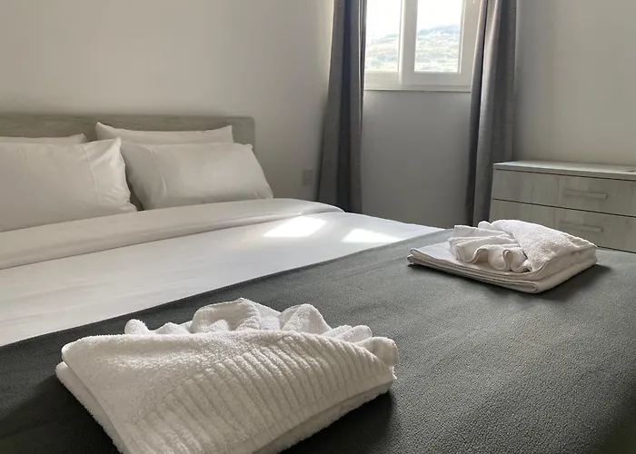 Beachfront 9ten11 Maisonette W Terrace By Homely Apartament Is-Sellum