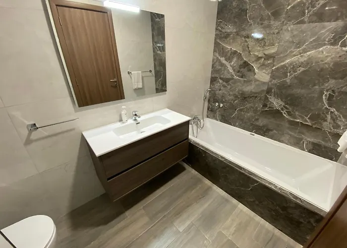 Lägenhet Beachfront 9ten11 Maisonette W Terrace By Homely *