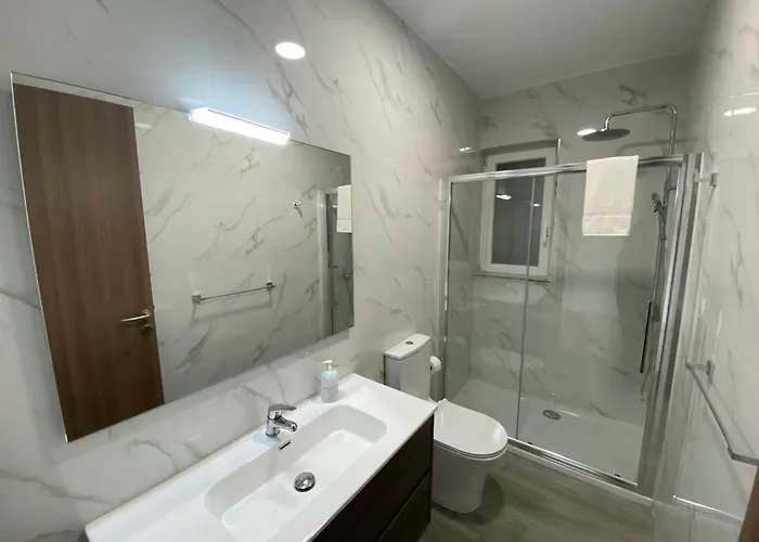 Lägenhet Beachfront 9ten11 Maisonette W Terrace By Homely Is-Sellum