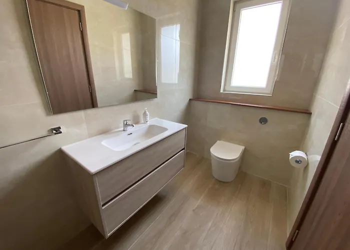 Beachfront 9ten11 Maisonette W Terrace By Homely Is-Sellum