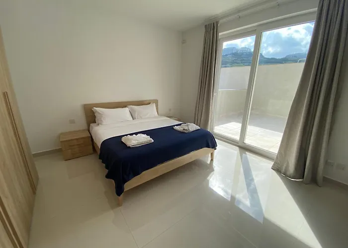 Beachfront 9ten11 Maisonette W Terrace By Homely Apartament Is-Sellum